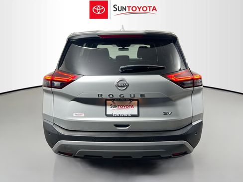 Used 2023 Nissan Rogue SV FWD image 5