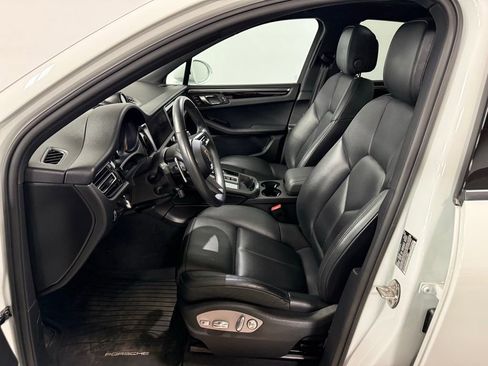Used 2023 Porsche Macan image 9