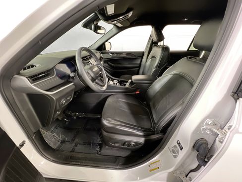 Used 2023 Jeep Grand Cherokee Altitude image 20