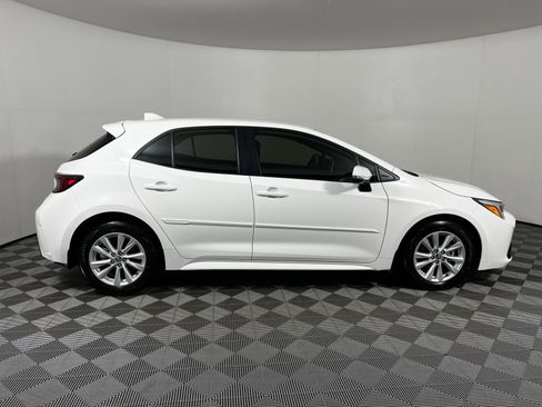 Certified 2025 Toyota Corolla SE w/ SE Package image 4