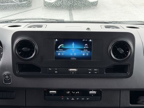 Used 2024 Mercedes-Benz Sprinter 2500 image 17