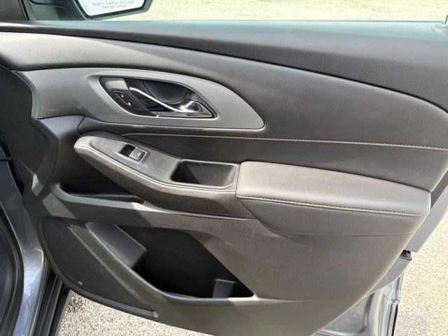 Used 2021 Chevrolet Traverse LS AWD/4WD image 19