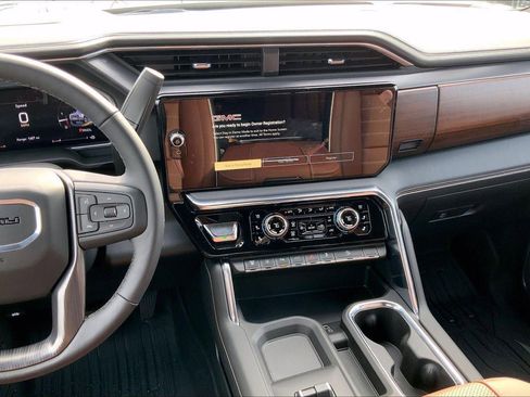 New 2026 GMC Sierra 2500 Denali Ultimate w/ LPO, Black Badging Package image 5