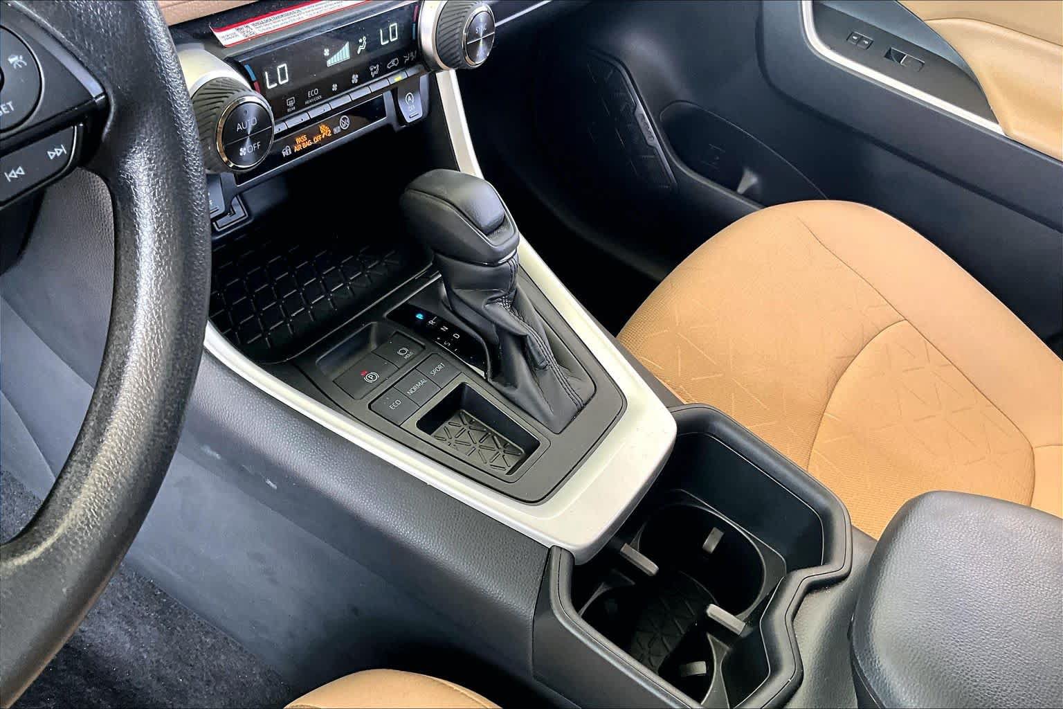 Used 2024 Toyota RAV4 XLE w/ Convenience Package FWD image 15