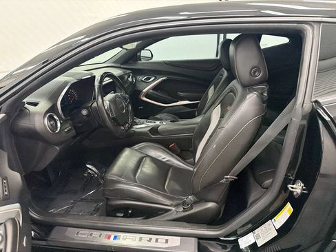 Used 2019 Chevrolet Camaro SS RWD image 9