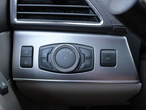 Used 2012 Lincoln MKX AWD image 10