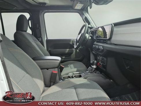 Used 2024 Jeep Wrangler Unlimited AWD/4WD image 15
