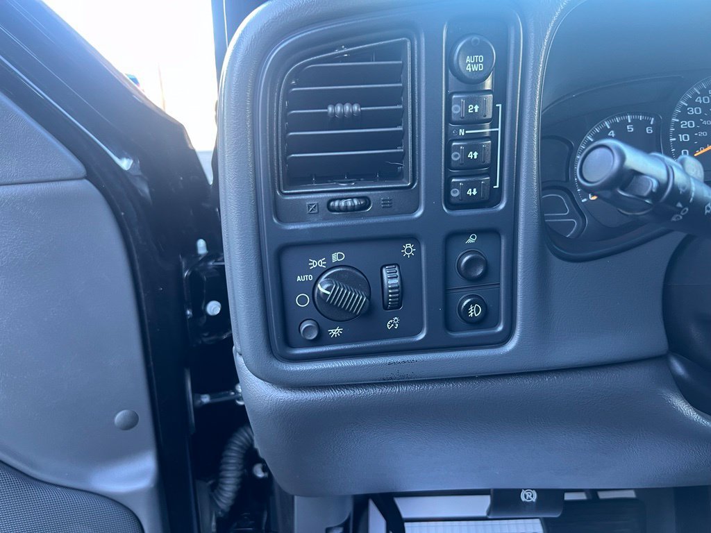 Used 2006 Chevrolet Silverado 1500 LT w/ Light Duty Power Package AWD/4WD image 16