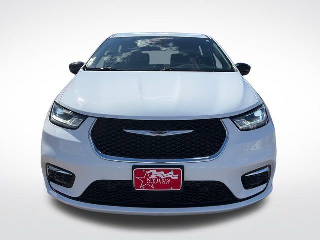 Used 2025 Chrysler Pacifica Select FWD image 2
