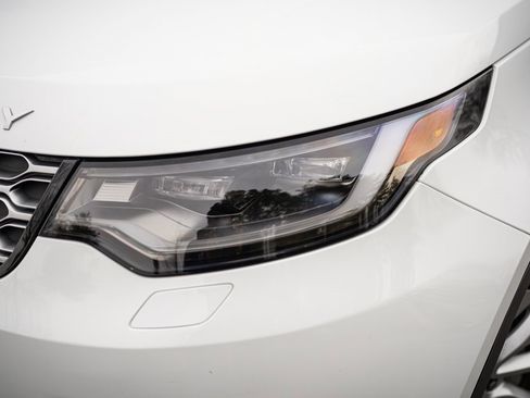 Used 2023 Land Rover Discovery S image 4