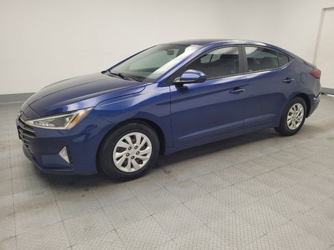 Used 2019 Hyundai Elantra SE image 2
