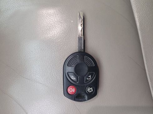 Used 2017 Ford Escape SE w/ SE Leather Comfort Package image 32