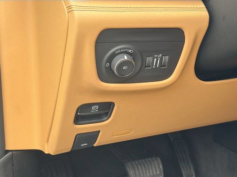 Used 2022 Jeep Grand Cherokee Summit AWD/4WD image 10