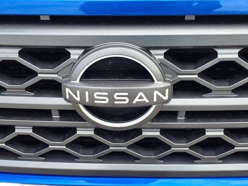 Used 2024 Nissan Frontier SL w/ Technology Package RWD image 3