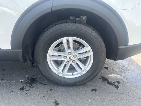 Used 2023 Ford Explorer XLT w/ Equipment Group 202A AWD/4WD image 12