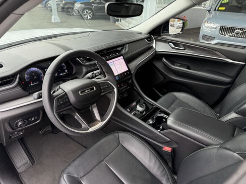 Used 2023 Jeep Grand Cherokee L Limited image 14