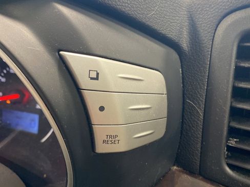 Used 2015 Nissan Quest SV image 11