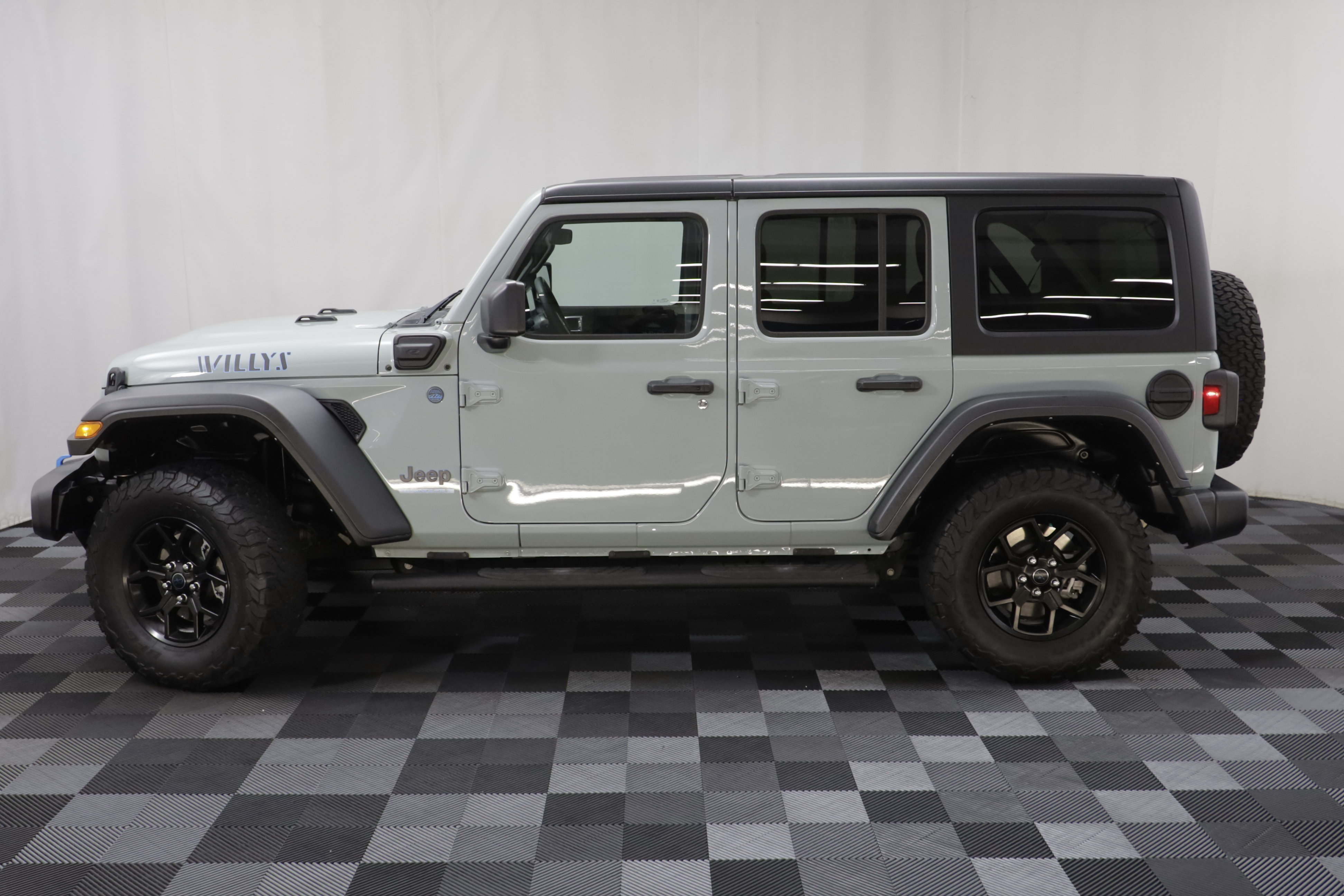Used 2024 Jeep Wrangler Unlimited AWD/4WD image 4