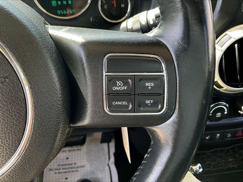 Used 2015 Jeep Wrangler Unlimited Rubicon w/ Connectivity Group AWD/4WD image 11