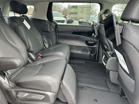 New 2026 Kia Carnival SX Prestige FWD image 22