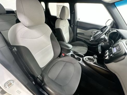 Used 2019 Kia Soul FWD image 24