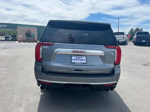 Used 2022 GMC Yukon XL Denali w/ Denali Premium Package AWD/4WD image 9