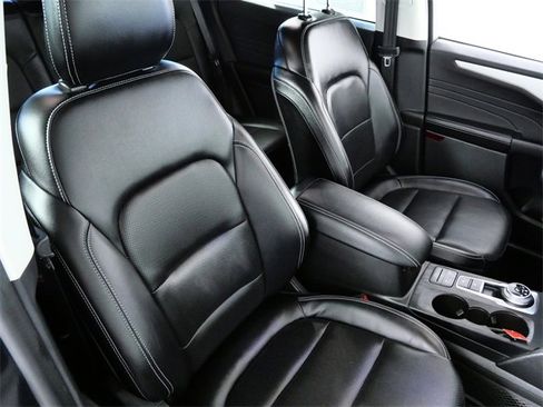 Certified 2022 Ford Escape SEL w/ Technology Package image 11