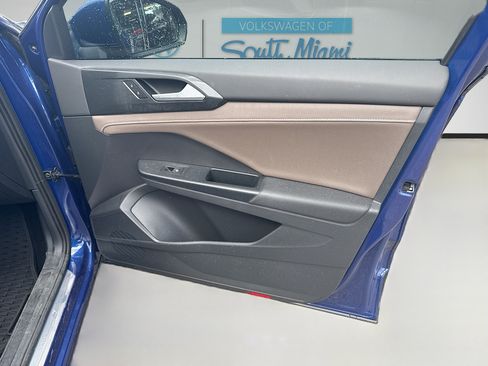 Certified 2022 Volkswagen Taos SEL w/ Panoramic Sunroof Package AWD/4WD image 34