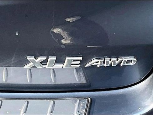 Used 2019 Toyota Highlander XLE image 23