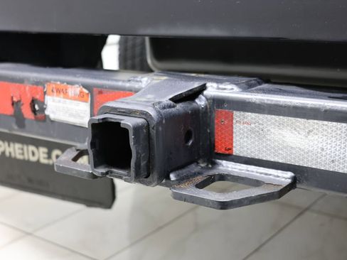 Used 2024 Chevrolet Silverado 3500 LT w/ Convenience Package image 14