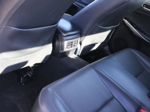 Used 2018 Lexus IS 300 image 35