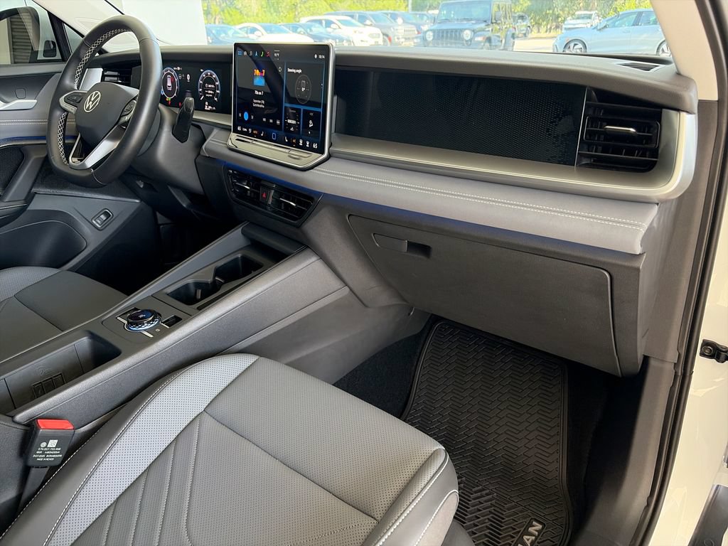 Certified 2025 Volkswagen Tiguan SE AWD/4WD image 33
