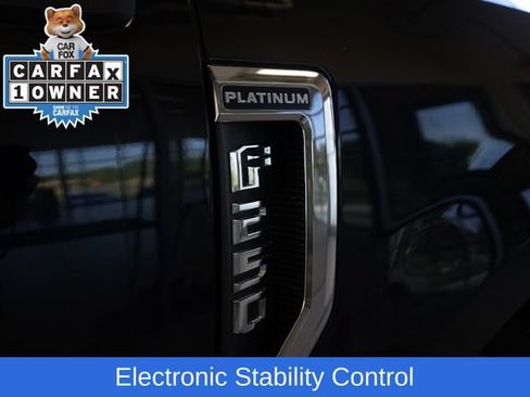 Certified 2022 Ford F250 Platinum w/ FX4 Off-Road Package AWD/4WD image 8