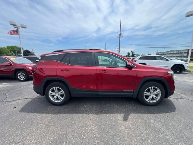 Used 2023 GMC Terrain SLE w/ Driver Convenience Package FWD image 4