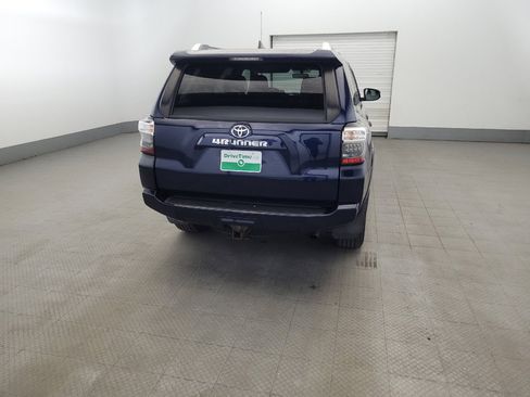 Used 2017 Toyota 4Runner SR5 AWD/4WD image 7