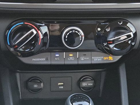 Used 2022 Hyundai Kona SEL image 13