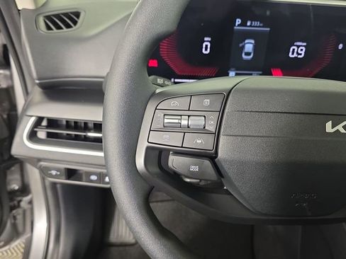 Used 2025 Kia K4 LXS image 28