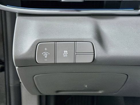 Used 2025 Hyundai Elantra SEL FWD image 17