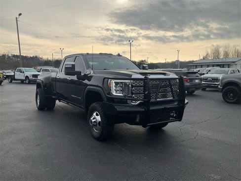 Used 2022 GMC Sierra 3500 Denali w/ Denali Ultimate Package image 3