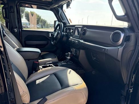 Used 2021 Jeep Gladiator Sport AWD/4WD image 24