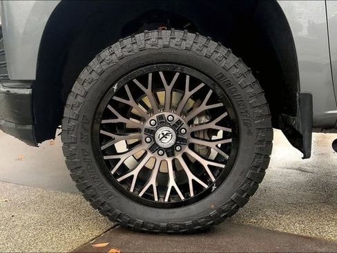 Used 2021 Chevrolet Silverado 1500 LT Trail Boss w/ Convenience Package II image 9