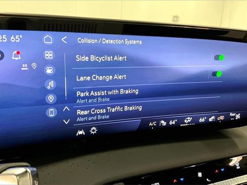 Used 2025 Buick Enclave Avenir w/ Super Cruise Package image 36