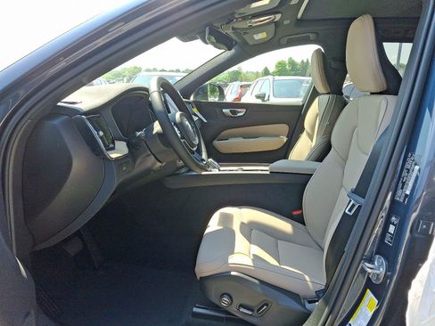 New 2026 Volvo XC60 B5 Plus w/ Climate Package image 9
