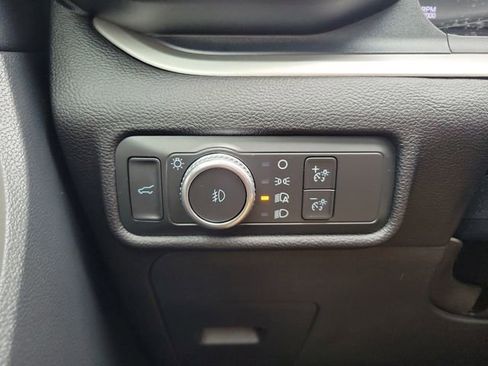 Used 2022 Ford Explorer XLT w/ Equipment Group 202A image 24