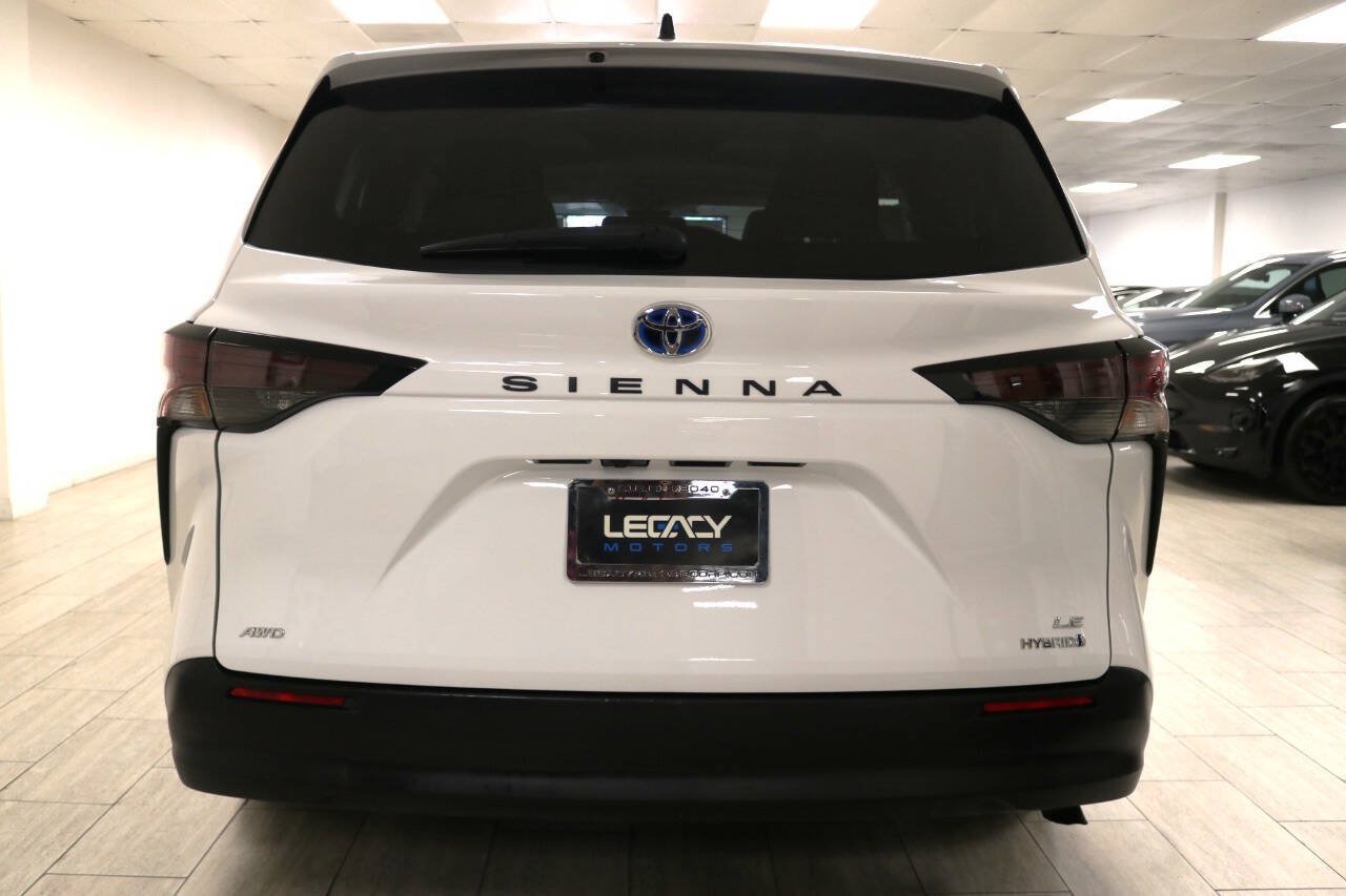 Used 2023 Toyota Sienna LE AWD/4WD image 7