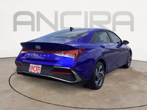 Used 2025 Hyundai Elantra Sport FWD image 12