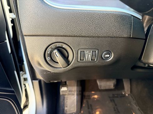 Used 2019 Dodge Charger SXT image 26