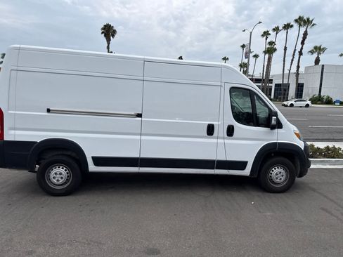 Used 2025 RAM ProMaster 2500 w/ Convenience Group FWD image 10
