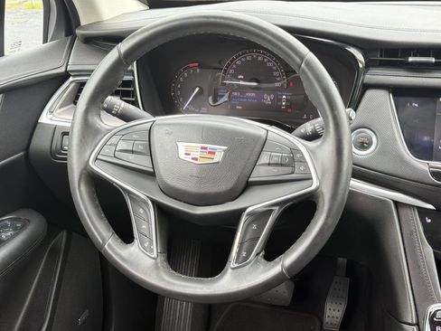 Used 2017 Cadillac XT5 Luxury w/ Driver Awareness Package FWD image 24