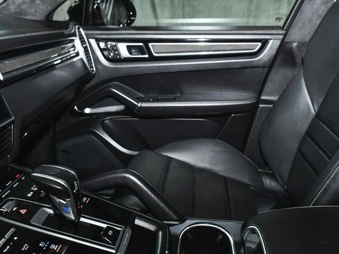 Used 2022 Porsche Cayenne GTS image 56